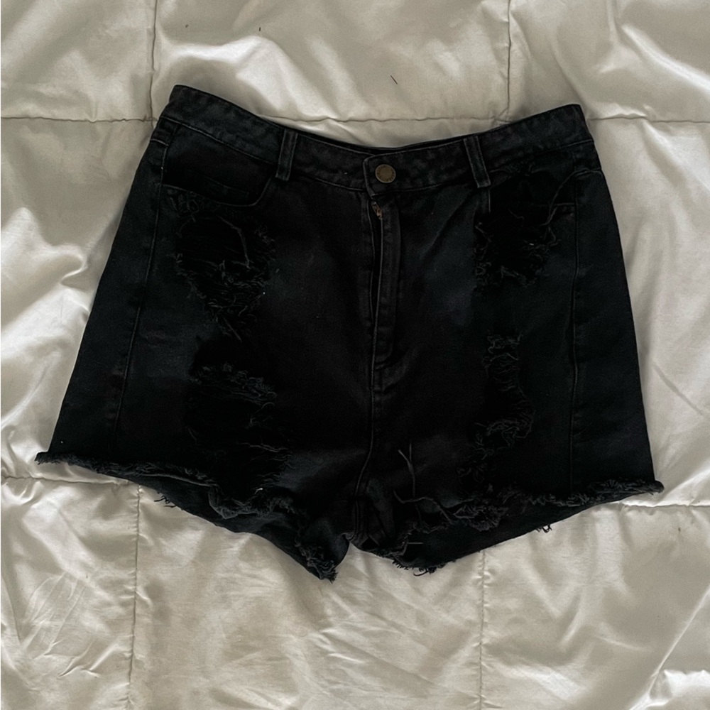 Valija Gitana High Waisted Ripped Mom Shorts